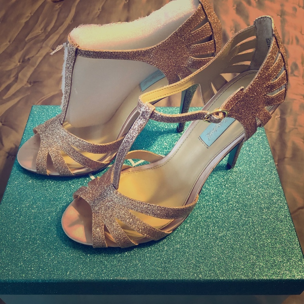 Blue by Betsy Johnson Champagne T Dress sandals
